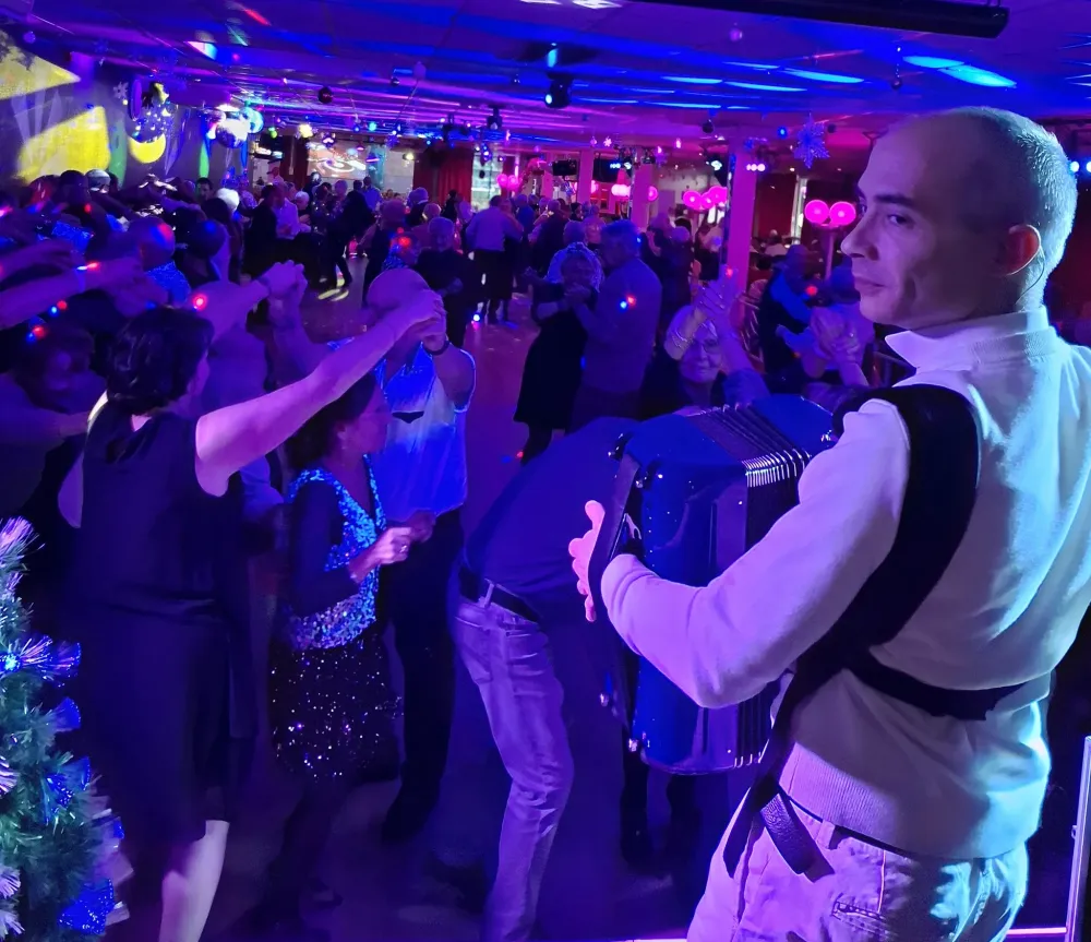 Thé dansant près de Fraisans